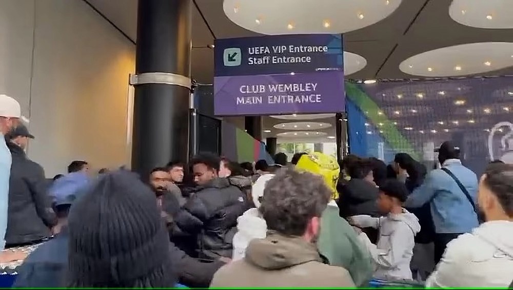 Noapte de haos pe Wembley. Organizatorii finalei, umiliți după ce au investit 5 milioane de lire în securitate