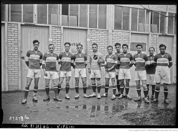  Echipa de fotbal din cartierul Pera din Istanbul, în anul 1923 (© Biblioteca Națională a Franței) 