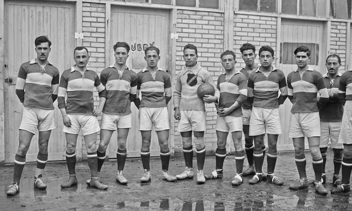  Echipa de fotbal din cartierul Pera din Istanbul, în anul 1923 (© Biblioteca Națională a Franței) 