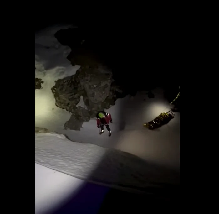 VIDEO Un adolescent plecat cu familia pe munte s-a rătăcit. Cum l-a găsit meteorologul de la Vârful Omu