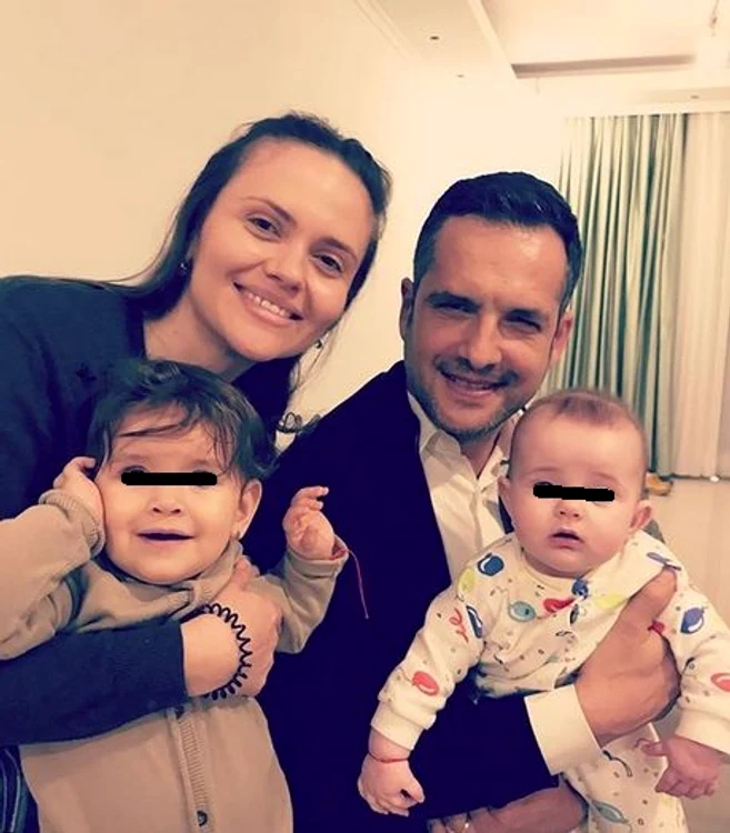 Micuța Petra (fetița lui Mădălin Ionescu și a Cristinei Șișcanu) și Victoria se joacă împreună și vor ajunge, probabil, bune prietene când vor fi mari 