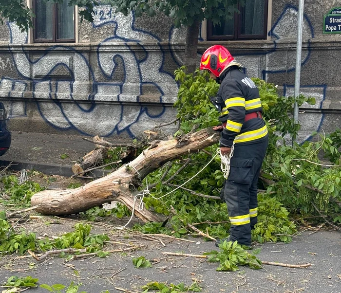 Echipajele ISU București-Ilfov intervin în mai multe zone din Capitală.
