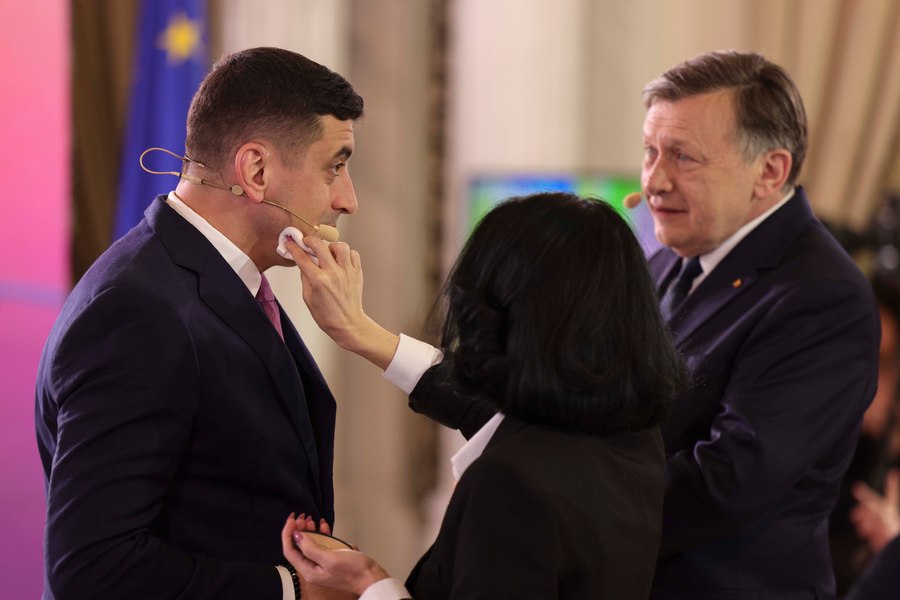 Ce nu s-a văzut la TV la dezbaterea electorală. Lasconi, aprobată de soția lui Antonescu, Simion, ignorat de Dan