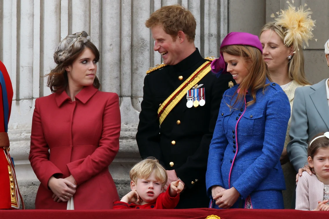 Prințul Harry cu verișoarele Eugenie și Beatrice