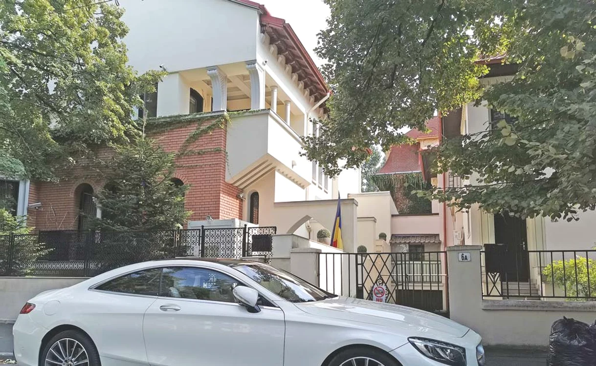 
    Şi Brigitte a plecat din casa “blestemată” într-un imobil din zona de nord a Bucureștiului  