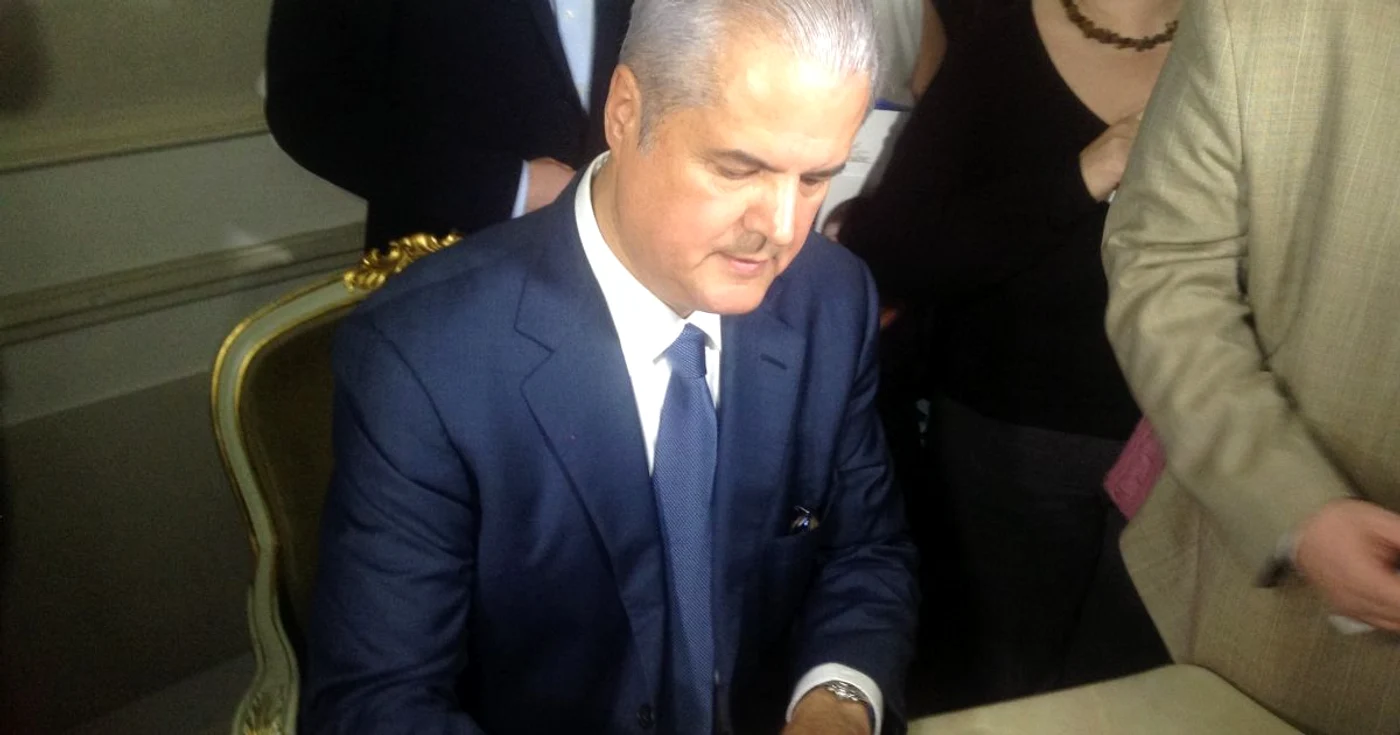 Adrian Năstase, la sesiunea de autografe a cărţii Blog'Roll                          FOTO: Andreea Şaguna