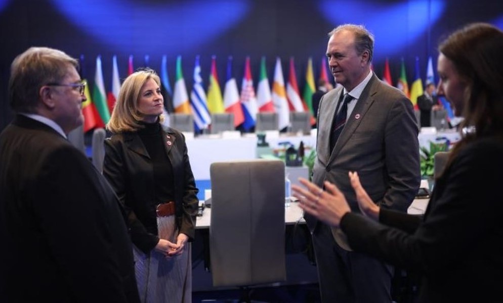 Emil Hurezeanu susţine adoptarea celui de-al 17-lea pachet de ajutor pentru Ucraina, la reuniunea miniştrilor de externe de la Liov
