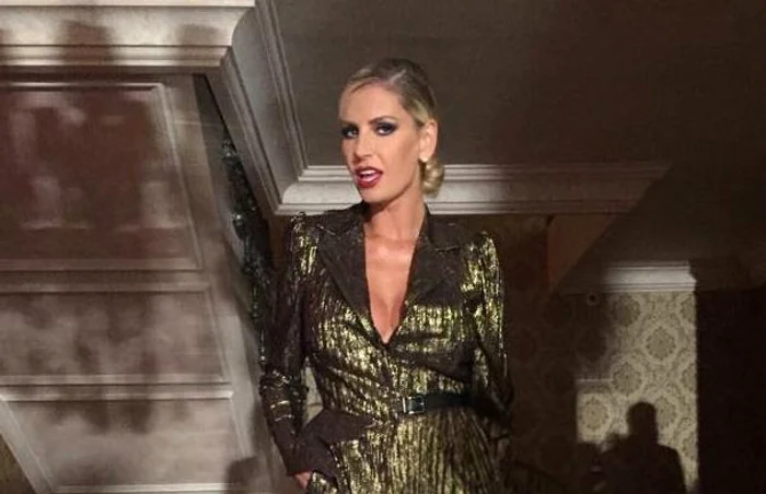 
    Andreea Bănică (37 de ani), costumată în spion la petrecerea OK! Magazinefoto: Arhiva Personală  