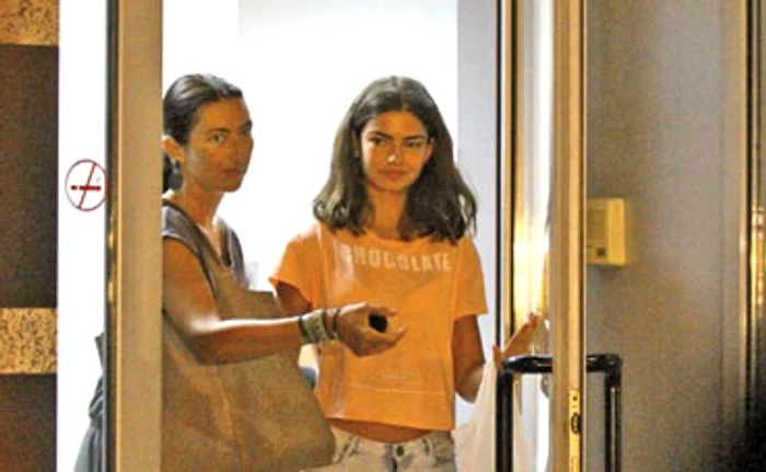 Ioana stă la mama ei de la izbucnirea scandalului