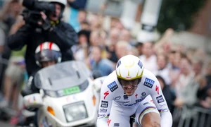 Fabian Cancellara, primul purtător al tricoului galben în Turul Franţei 2010 jpeg