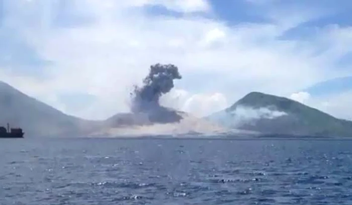 Un turist a filmat erupţia unui vulcan