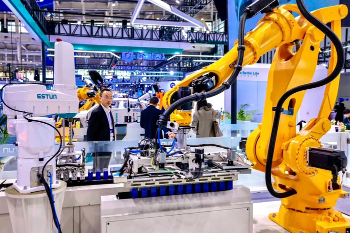 În ultimul an, China a instalat 295.000 de roboți industriali/ FOTO:X