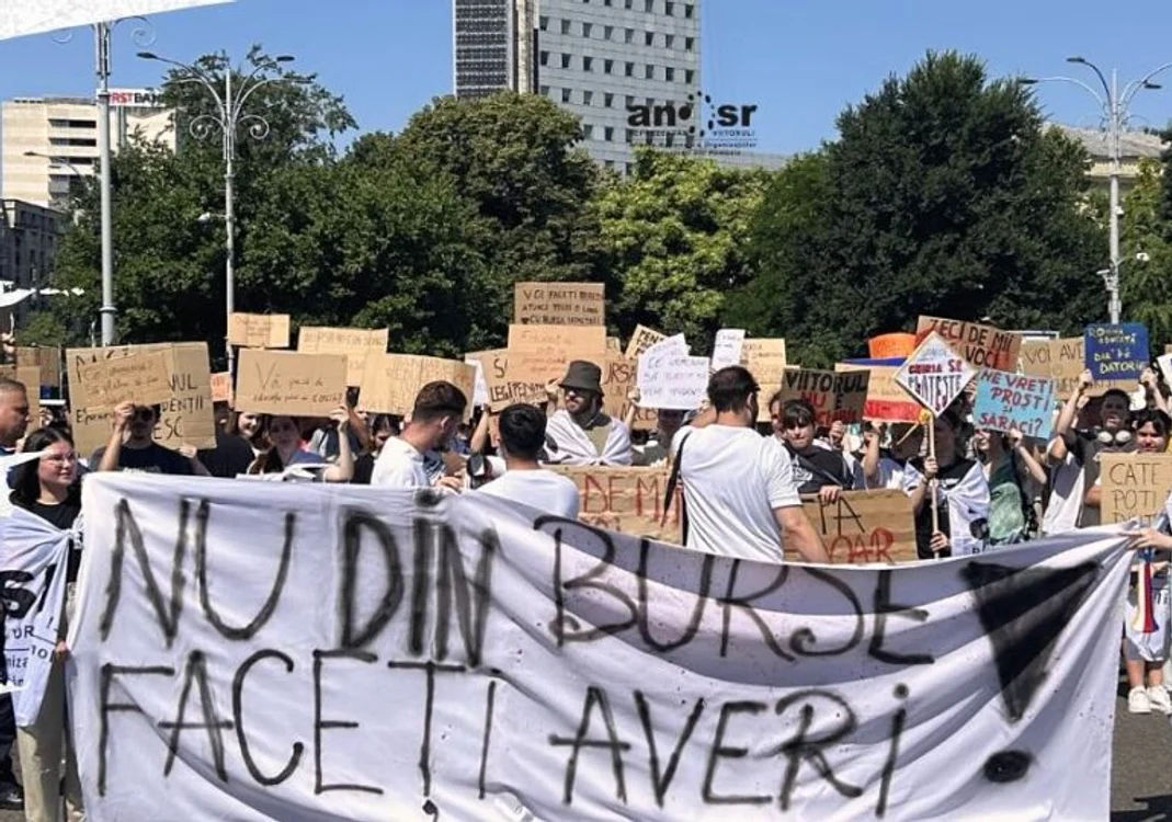 Studenții au protestat la începutul săptămânii, în fața Guvernului Sursa foto: Facebook/ ANOSR