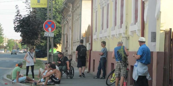 Şezătoare în faţa Azilului de noapte din Timişoara Ştefan Both