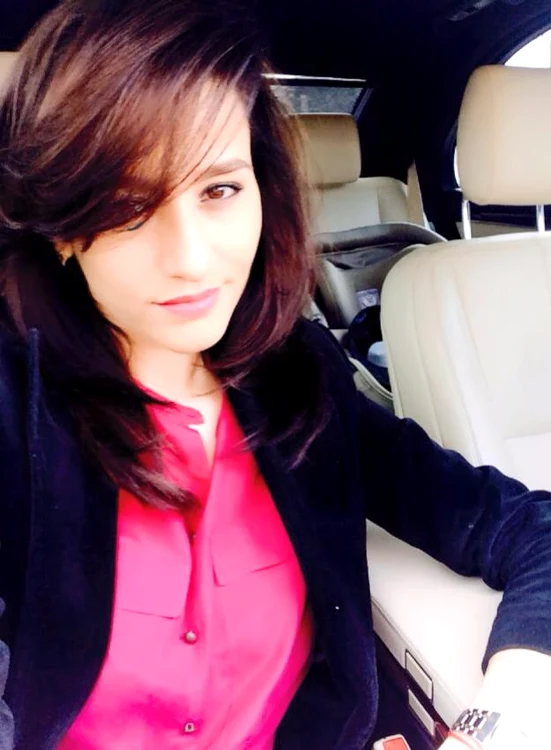 Claudia Sexxy a vrut o schimbare de look. Asta după ce şi-a luat foarte foarte în serios rolul de părinte, cu micuţul Gabriel Alexandru