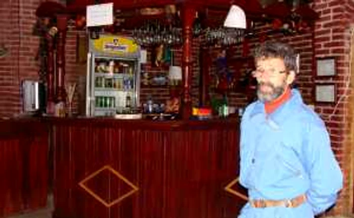 Octavian Scorţeanu, patronul discotecii din Schela, consideră că măsura este abuzivă