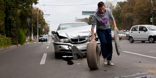 Şoferii păţiţi cărora li se refuză plata despăgubirilor pot obţine chiar şi penalităţi de întârziere