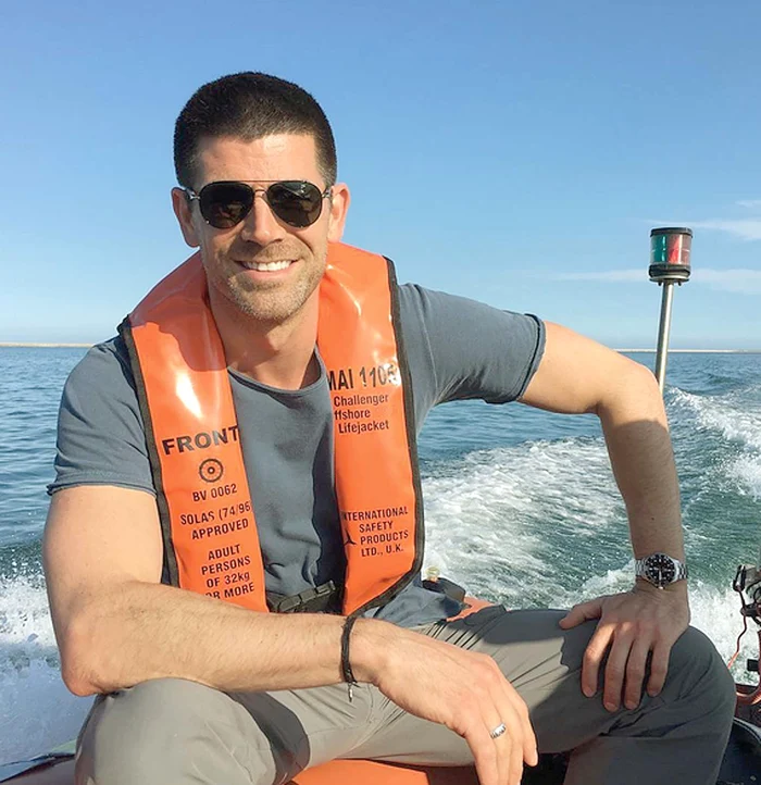 Dragoş Bucurenci filmează, în Filipine, pentru “Supravieţuitorul”