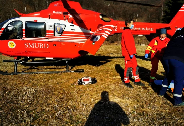 Femeia a fost prelută de elicopter. Foto: ISU Alba