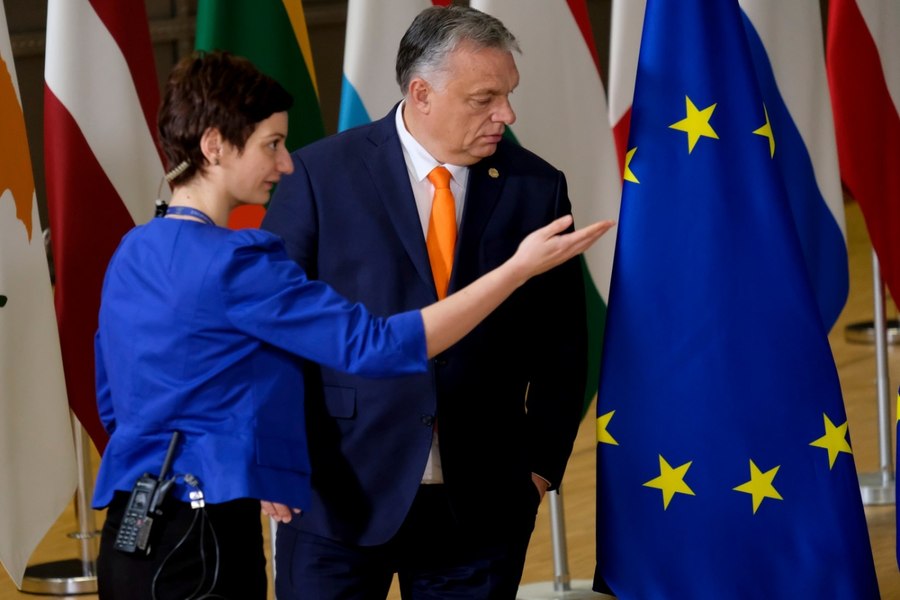 Banii din SAFE pentru Ungaria stârnesc îngrijorări la Strasbourg. Vicepreședinte PE: „Nu este normal să dăm atâția bani unui stat care nu e sigur de ce parte joacă”