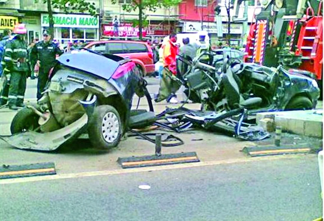 Doi bărbaţi sunt în comă, din vina lor, după ce maşina în care se aflau a fost izbită  de tramvai pe Şos. Ştefan cel Mare.