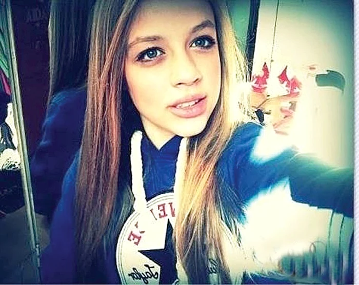 2015 La 13 ani, Carina din telenovela “Îngeraşii” a dat iama în trusa de farduri