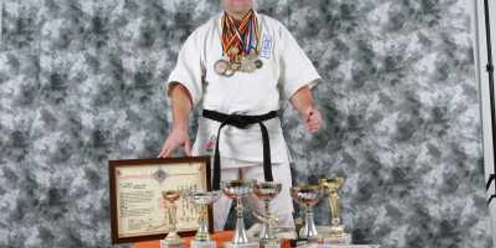 Anatoli Danilov conduce propriul său club de arte marţiale