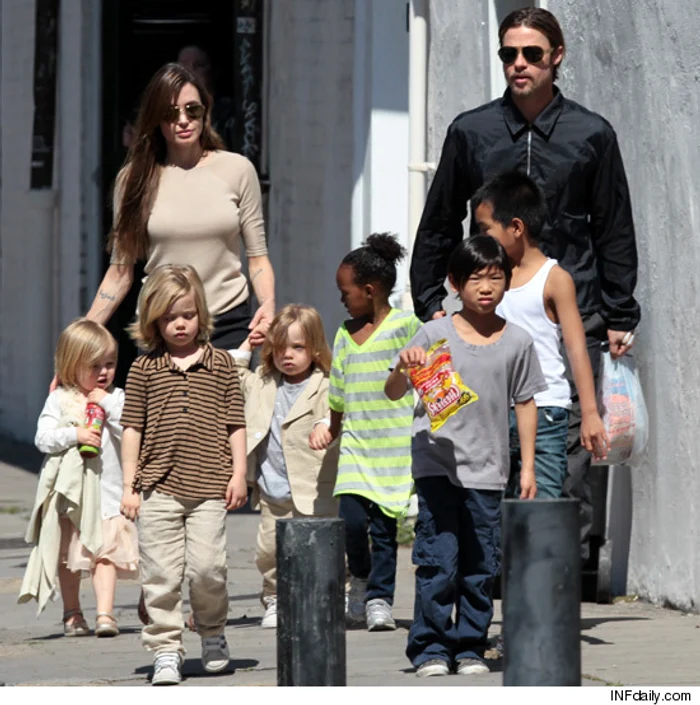 
    Familia Jolie-Pitt (foto: tmz.com)  