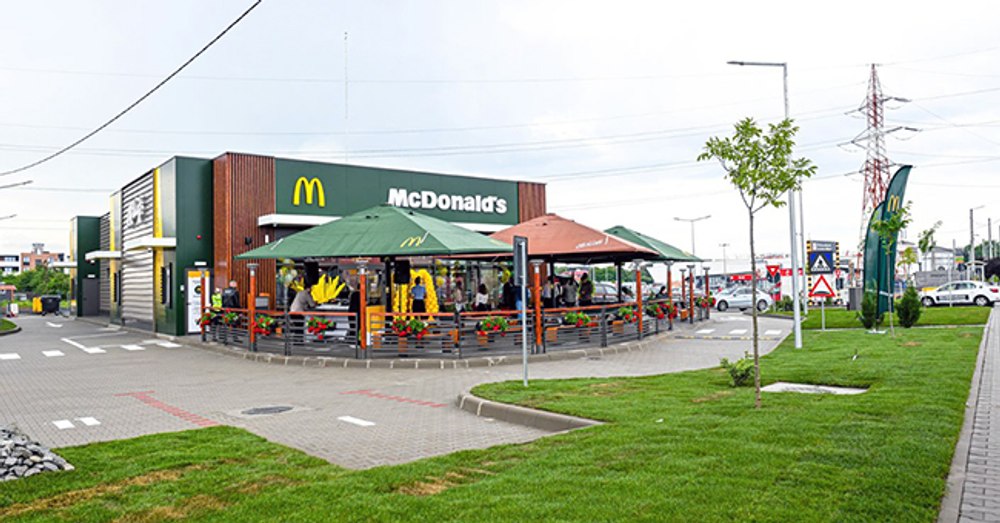 S-a deschis al cincelea McDonald’s din județul Timiș și primul în afara Timișoarei. Crează 60 de locuri de muncă 
