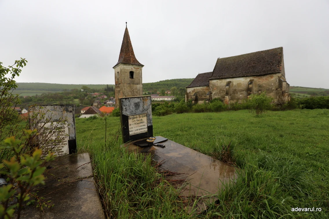 Biserica din Veseuș  Foto Daniel Guță ADEVĂRUL (1) JPG