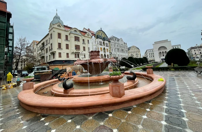 Fântâna cu pești din centrul Timișoarei va fi păstrată și după reabilitare FOTO Arhivă