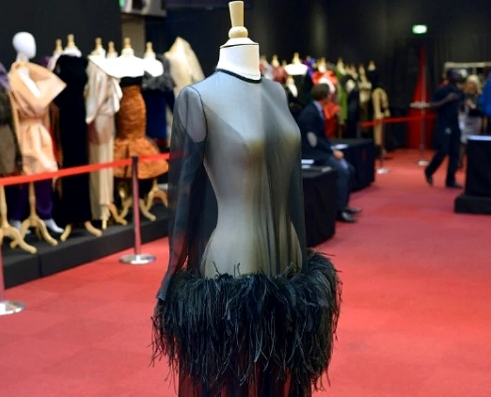 Rochia Yves Saint Laurent, vândută la licitaţie cu aproape 119.000 de euro FOTO AFP