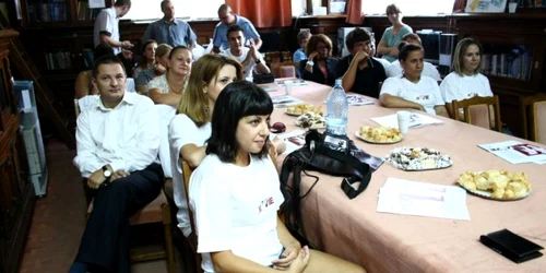 Tinerii au urmărit cu entuziasm cele două filme despre democraţie