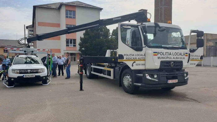 Polițiștii locali au făcut exerciții cu utilajul intrat în dotare FOTO Adevărul