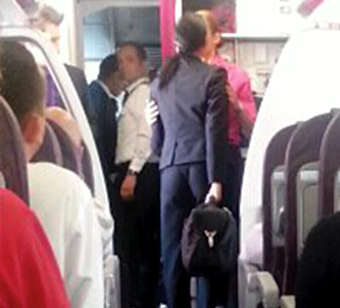 După incident,  un alt echipaj a urcat  la bordul avionului