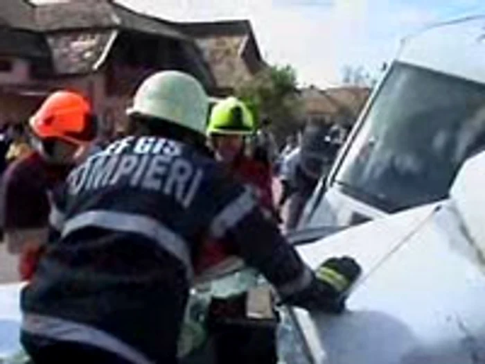 
    Şoferul de 23 de ani a scăpat betoniera de sub control  