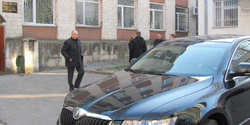 Gheorghe Papuc în fața Judecătoriei sectorului Centru