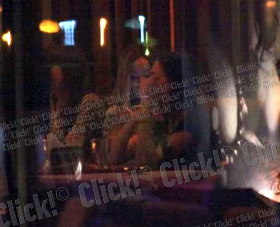 
    Bianca Drăguşanu şi-a chemat prietenii la ziua ei. (Foto: Click!)  