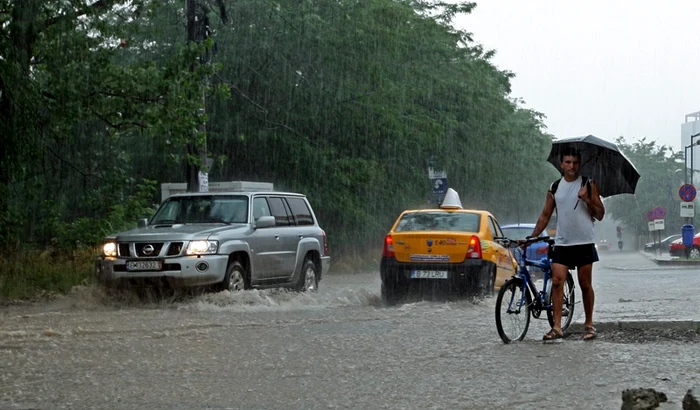 
    Cantităţile de apă vor depăşi 15-20 de litri pe metru pătrat  