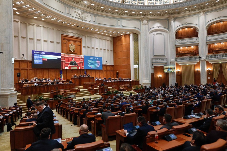 Cu cine votăm duminică. Care sunt partidele pro-europene și anti-europene de la alegerile parlamentare