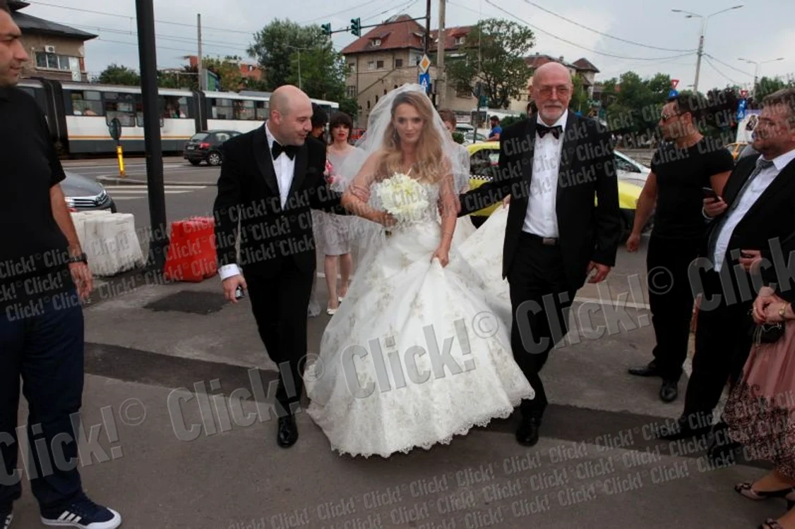 Florin Dumitrescu şi Cristina Sima s-au căsătorit la Mănăstirea Caşin din Capitală. (Foto: Roberto Sălceanu)