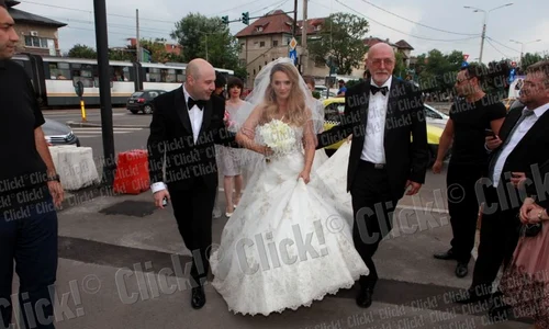 Florin Dumitrescu şi Cristina Sima s au căsătorit la Mănăstirea Caşin din Capitală  (Foto: Roberto Sălceanu) jpeg