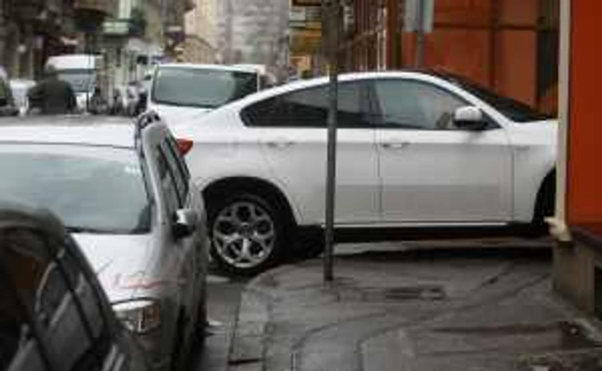 BMW X6 parcat ilegal