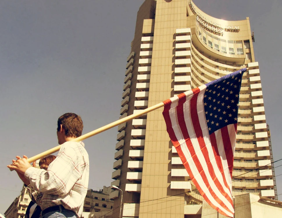 Simboluri: America şi kilometrul 0 al democraţiei româneşti. FOTO: Mediafax