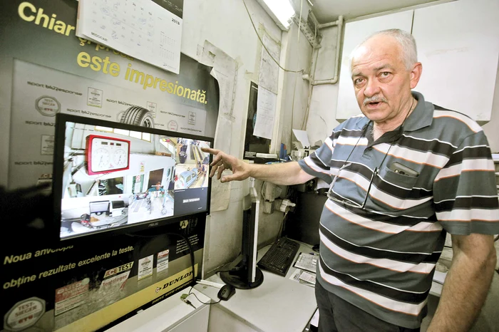Florin Bucătaru ne arată că toată staţia se vede pe monitor