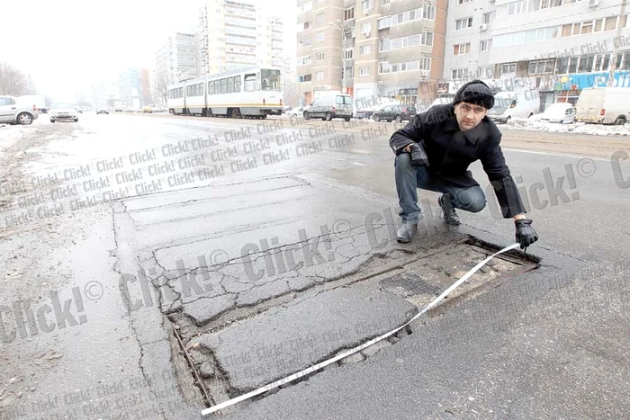 Şos. Pantelimon Peticeala de mântuială a dus la formarea aceste gropi, care e în continuă expansiune. Acum măsoară 1,8 metri lungime