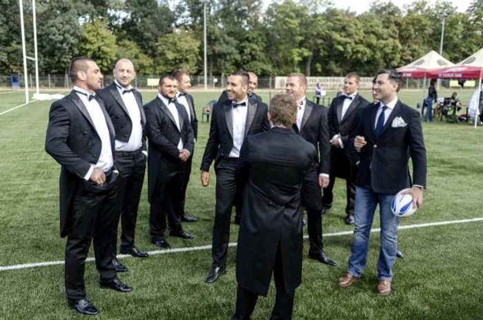 
    Jucătorii naţionalei de rugby au pozat în costume  