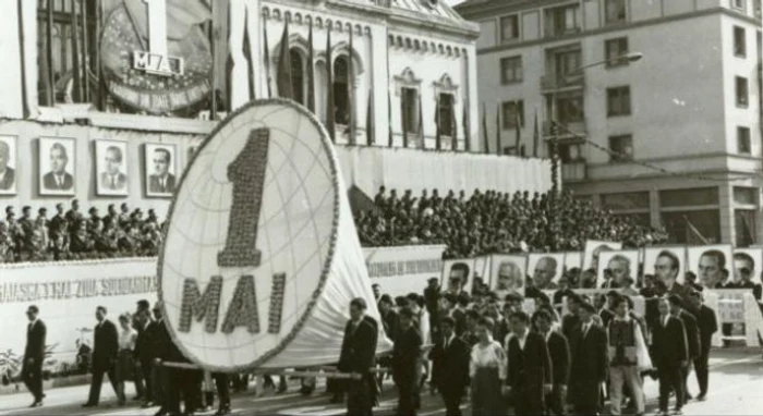 Sărbătoare muncitorească a tovarășilor pe vremuri!