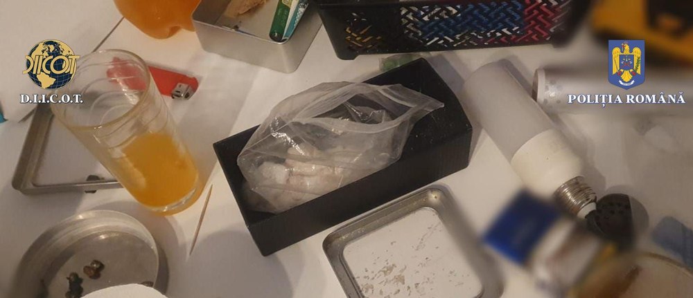 Cum introduceau doi tineri în România droguri comandate din Olanda. Au fost arestați preventiv