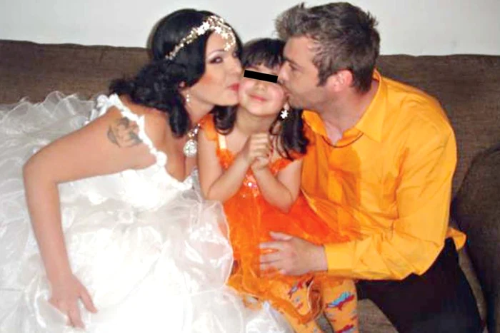 
    Dana şi Jean Sebastian sunt împreună  de un an şi vor merge azi la altar  